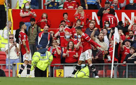 Ronaldo debut double as Man Utd thrash Newcastle to go top | Reuters