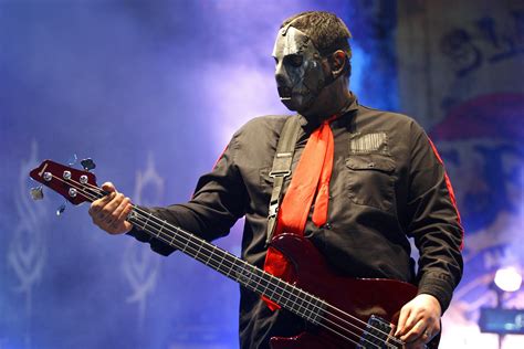 Roban Ofrendas De La L Pida De Paul Gray Exbajista De Slipknot