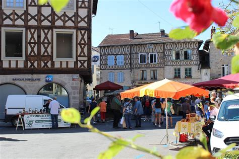 Marché hebdomadaire à Saint Léonard de Noblat Saint Léonard de Noblat