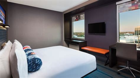 Sarasota Accommodations | Aloft Sarasota