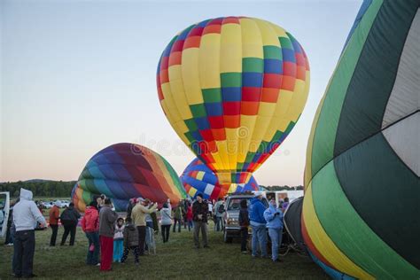 Queensbury Ny Balloonists And Spectators Gather For The 2016 A