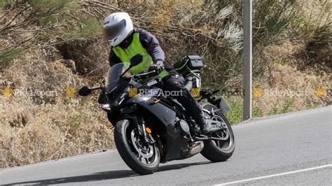 Moto News Triumph Daytona 660 In Sviluppo La Nuova Supersportiva