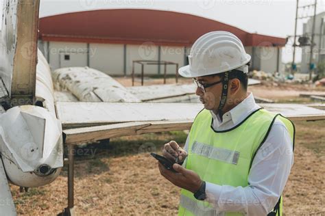 Aircraft mechanic examining airplane wing 21734731 Stock Photo at Vecteezy