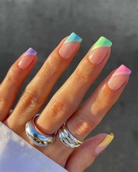 El arte en uñas y los colores de manicura que serán tendencia este 2023