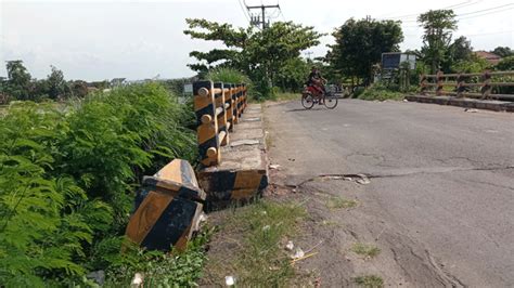 Pembatas Jembatan Depan Tabalong Ambles