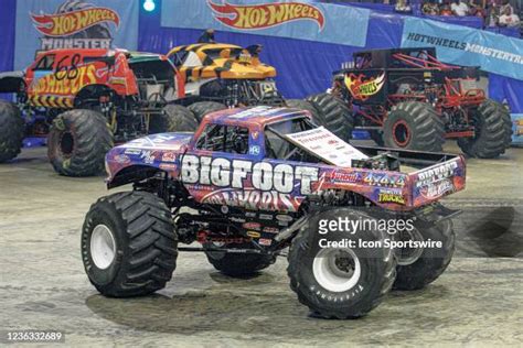 Bigfoot Monster Truck Photos and Premium High Res Pictures - Getty Images