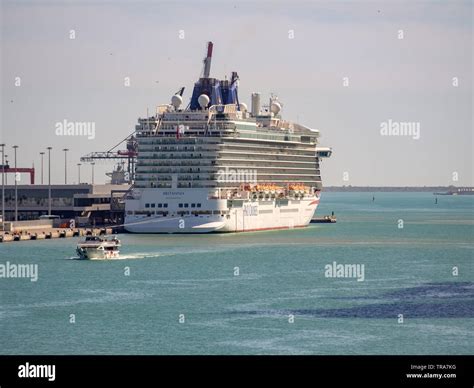 Britannia cruise ship hi-res stock photography and images - Alamy