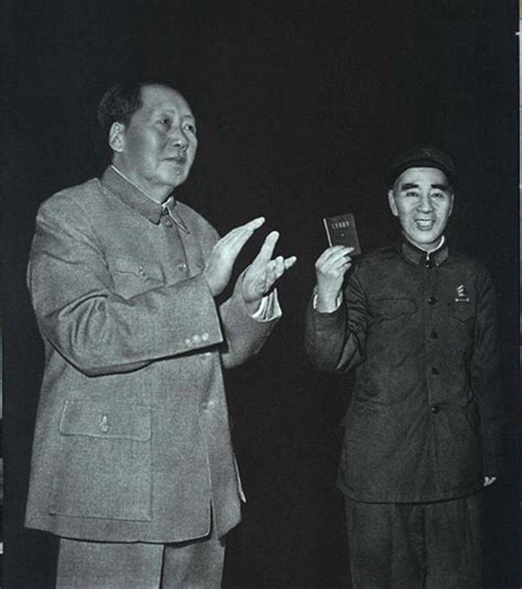 1969年1月25日，毛泽东和林彪接见来自全国各地的“革命战士”