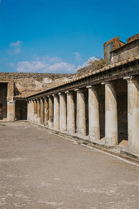 Pompeii Ruins editorial photo. Image of structures, archaeology - 200577381