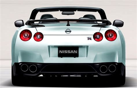 Newport Convertible Pries Off The Roof Of The Nissan GT-R