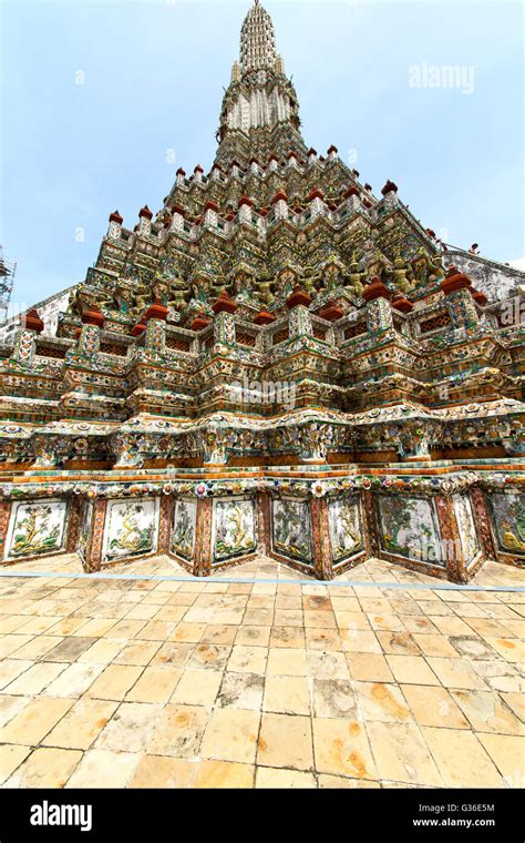 Kho Samui Bangkok In Thailand Incision Of The Buddha Gold Temple Stock