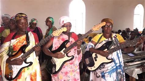 Sikia usikie mwanadamu Bwana asema Chorale y Abamama Église de