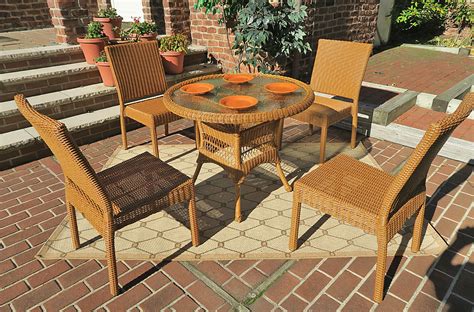 Small Outdoor Wicker Patio Dining Sets