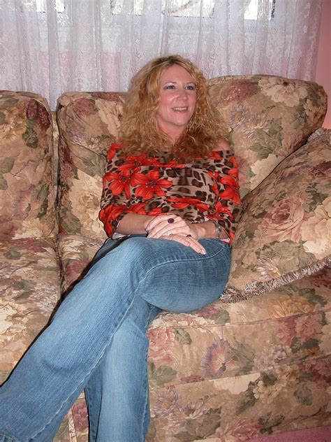 Blonde MILF Annie Flaunts Her Big Tits And Big Booty In A Solo Show