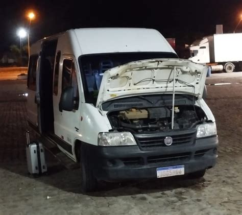 Van que transportava pacientes de Itiruçu para Salvador quebra é