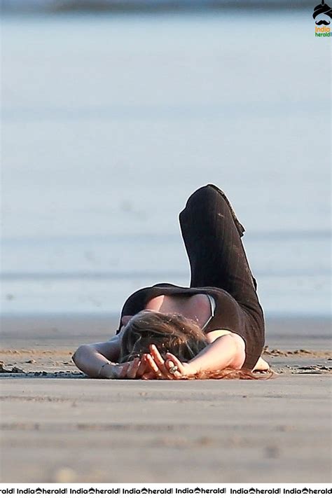 Gisele Bundchen Exposing In Bikini On The Beach In Costa Ri