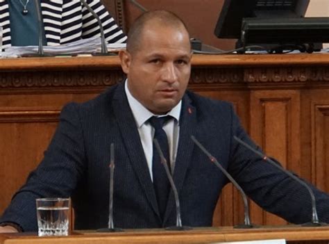 Законопроект предвижда затягане на изискванията за магистратури за ...