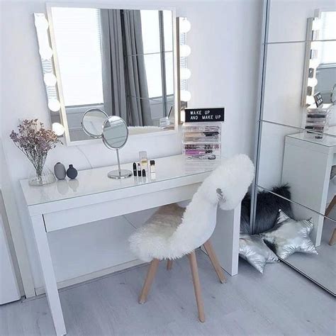 20 Best Makeup Vanities And Cases For Stylish Bedroom Stylish Bedroom Bedroom Vanity Bedroom Diy