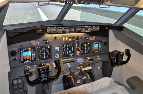 Boeing 737 Cockpit Simulator