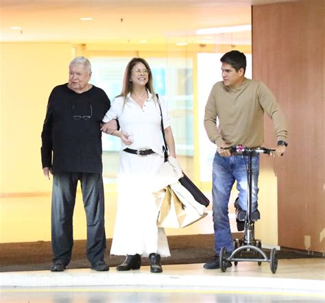 Boni Faz Apari O Rara A Esposa E O Filho Ca Ula Em Shopping Do Rio