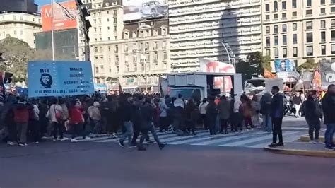 Manifestación en el Obelisco por la muerte de Facundo Molares