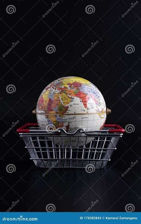 Cesto De Compras De Metal Min Sculo Imagem De Stock Imagem De Cesta