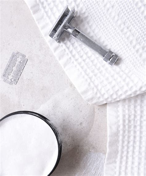 Eco-Friendly Alternatives to Disposable Razors (6 Best) - A Little Sustainability