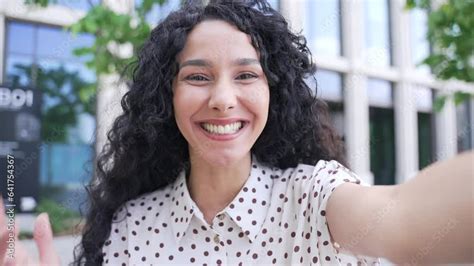 Vidéo Stock Pov Close Up Young Cheerful Smiling Female Employee