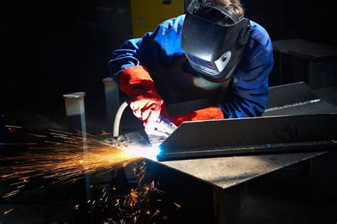 ЭЛЕКТРОСВАРЩИК / ЭЛЕКТРОГАЗОСВАРЩИК : сведения о специальности, профессии