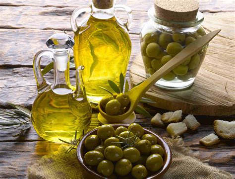 Health Benefit of Olive Oil to Stay Healthy and Young