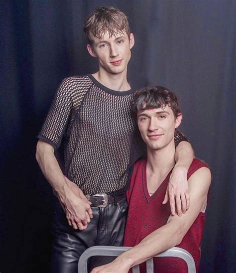 Pingl Par Gejwid Sur Troye Sivan C L Brit S Beaux Gosses Gay