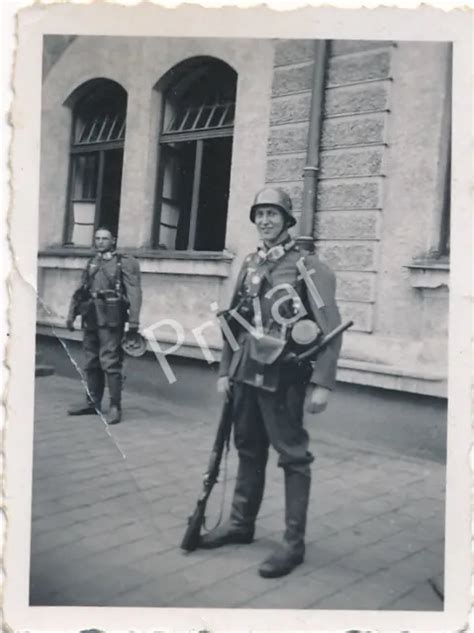 Foto Wk Ii Wehrmacht Soldat Favre Just Uniform Gewehr Wach Posten