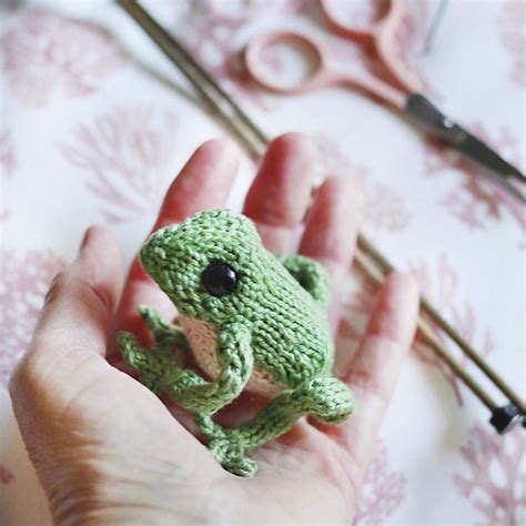 Ravelry Frog Pattern By Claire Garland