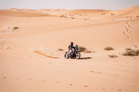 Moto Dakar 2024 une première pleine despoirs pour Jérémy Miroir