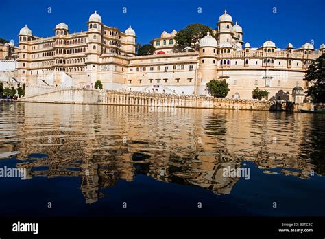 City Palace Viewed From Lake Pichola Udaipur Rajasthan India Stock