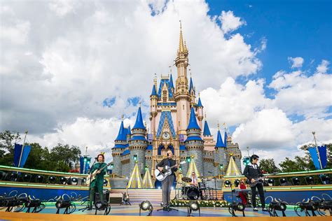 Disney Parks Magical Christmas Day Parade Th Anniversary Disney