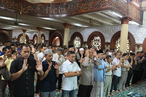 Polda Metro Laksanakan Salat Gaib untuk 3 Polisi Lampung yang Gugur