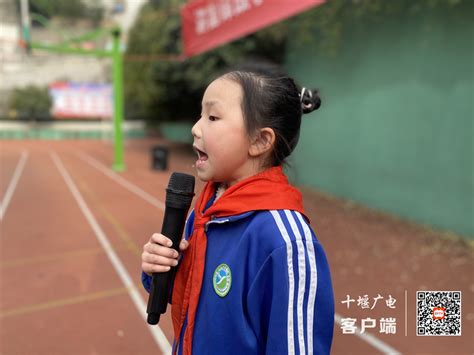 三堰小学：讲雷锋故事 做“追锋”少年 十堰广电网