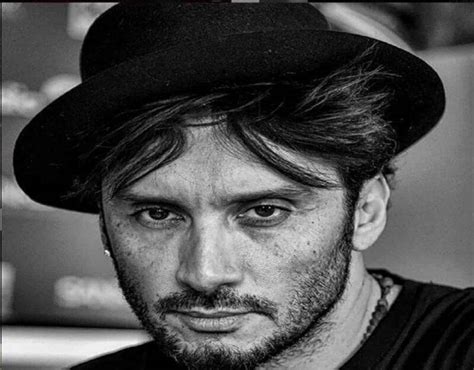 Fabrizio Moro La Tracklist Di Canzoni D Amore Nascoste