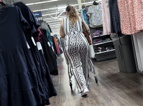 Phat Ass Pawg Milf In Black And White Flare Pants Forum
