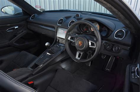 Porsche 718 Cayman Inside