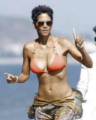 Halle Berry Show Big Cleavage In Bikini On Beach And Flashing Panties Caught By Porn Pictures