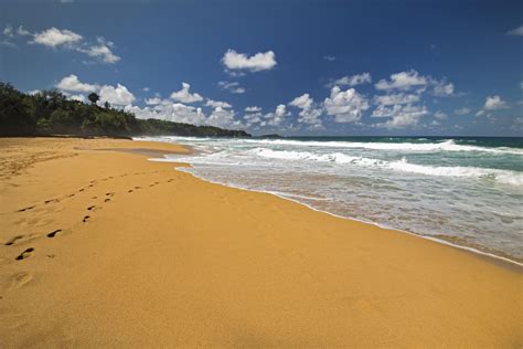 Mysteries Of Hawaii's Hidden Beaches | TouristSecrets