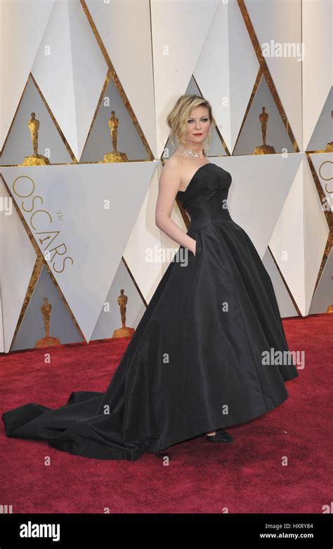 The 89th Annual Academy Awards Arrivals Featuring Kristen Dunst Kirsten Dunst Where Los