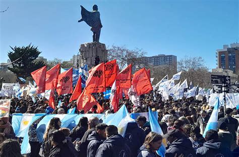 Una Multitud Marchó En Mar Del Plata Para Repudiar El Ataque A Cristina