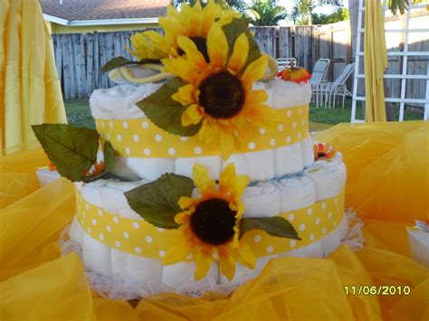 Diaper Cakes!: Baby shower! Sunflower Diaper Cake!