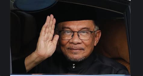 Anwar Ibrahim Sworn In As Malaysias New Prime Minister Jharkhand Mirror