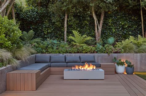 Cheminée Extérieure Moderne Table à Feu Robata 54 Béton Avec Plateau En Acier Inoxydable