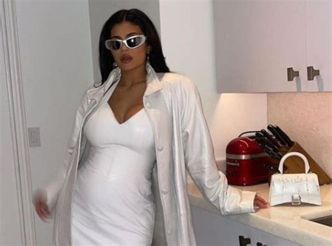 Kylie Jenner Presume Su Embarazo En Entallado Vestido Blanco El Siglo