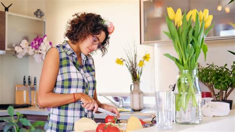 Suka Menghabiskan Waktu Di Dapur 5 Zodiak Ini Memiliki Hobi Memasak